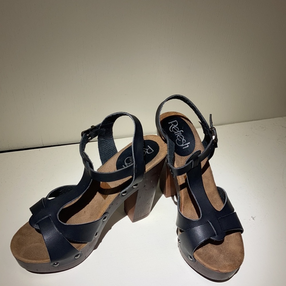 Black Heels - Picture 2 of 3